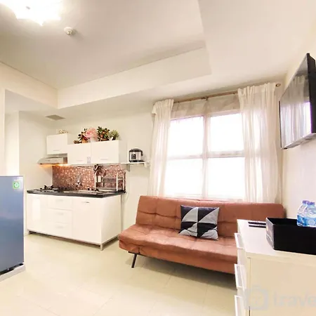 Comfy And Modern 2Br Apartment At Parahyangan Residence By Travelio